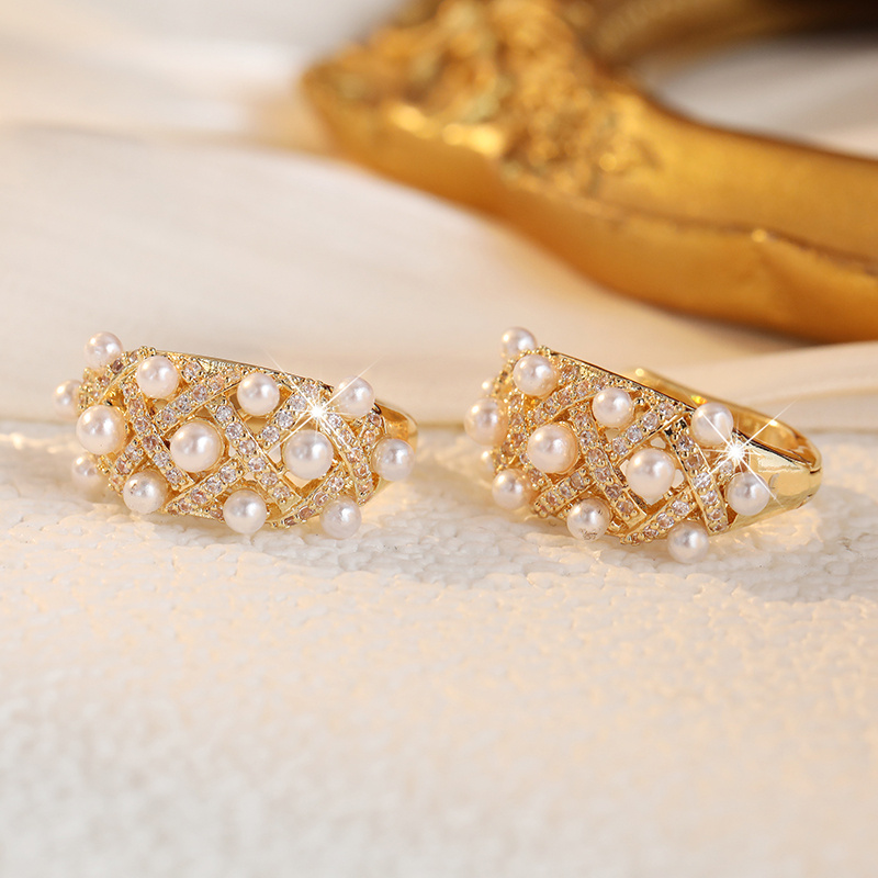 Women's Light Luxury Style Grid Synthetic Zirconia Inlaid Earrings